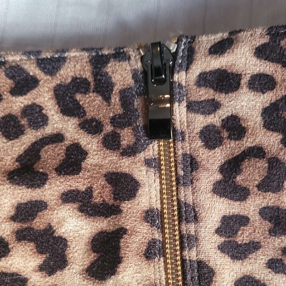 Leopard Print Knee-High Women's Boots - Picture 4 of 5